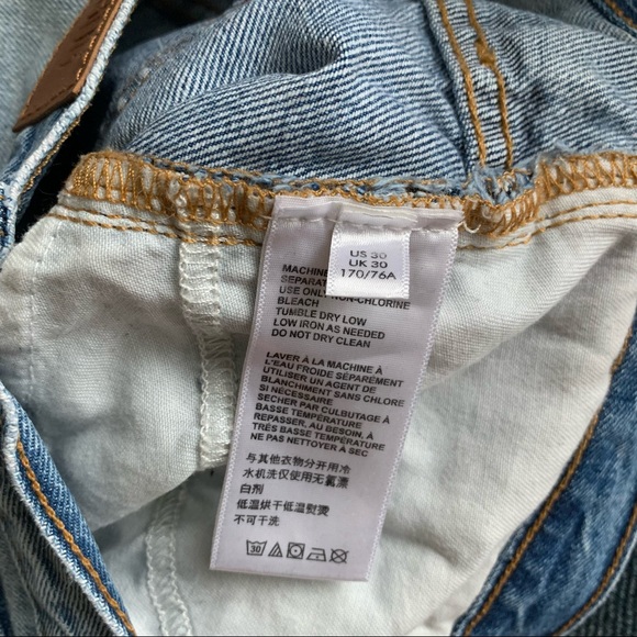 SOLD ON DEPOP - UO BDG Mom Jean High Waisted Jean Shorts - Size 30 - Picture 8 of 9